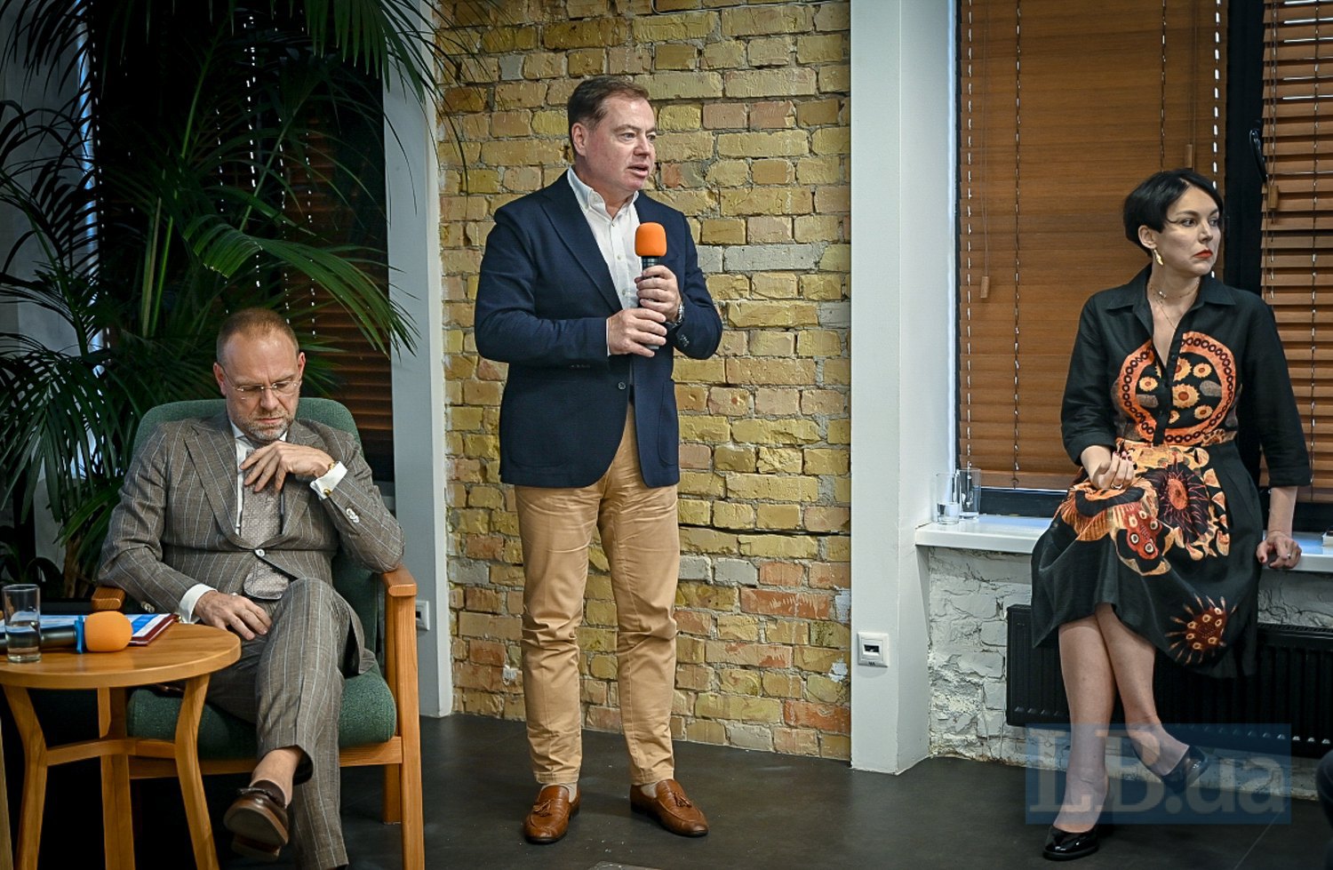  Yevhen Korniychuk, Ambassador Extraordinary and Plenipotentiary of Ukraine to Israel (centre)