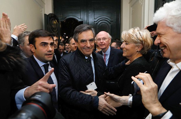 Francois Fillon (centre) at his HQ