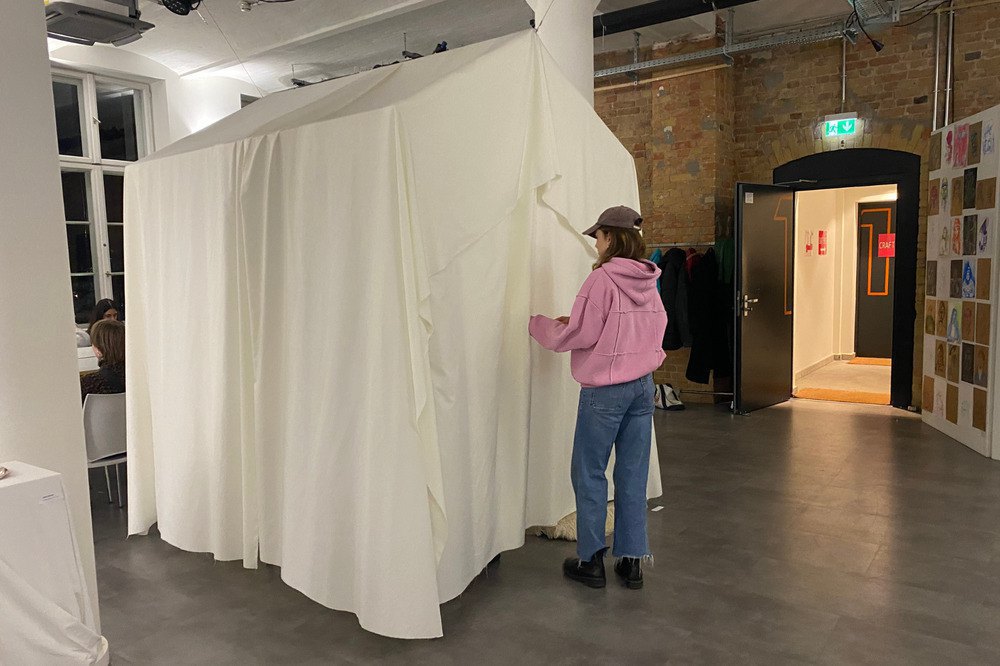  Solo creativity tent-house