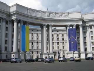 Ukraine demands Russia probe attack on consul in Groznyy