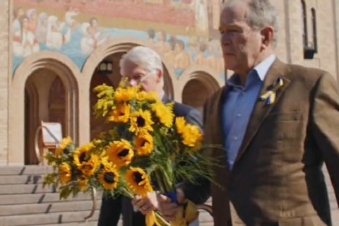 Bill Clinton and George W. Bush expressed support to Ukraine