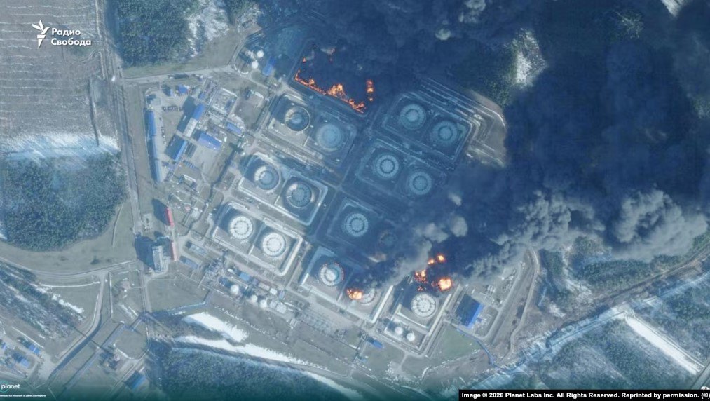  Fire at an oil depot in the port of Primorsk, Russia