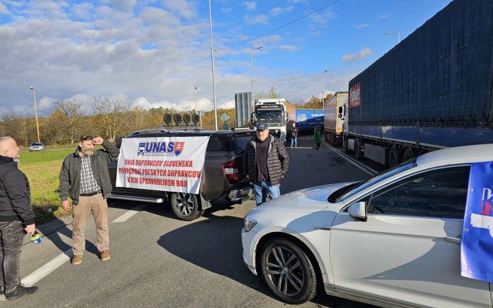 Slovak transporters block truck traffic on Ukraine border