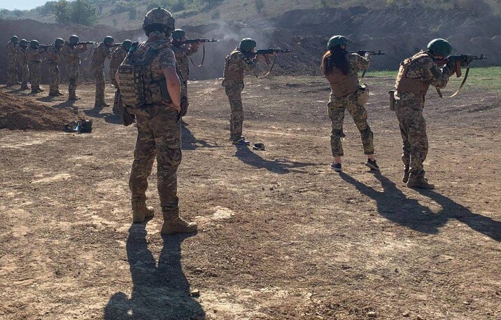 Military training in a mobile education centre