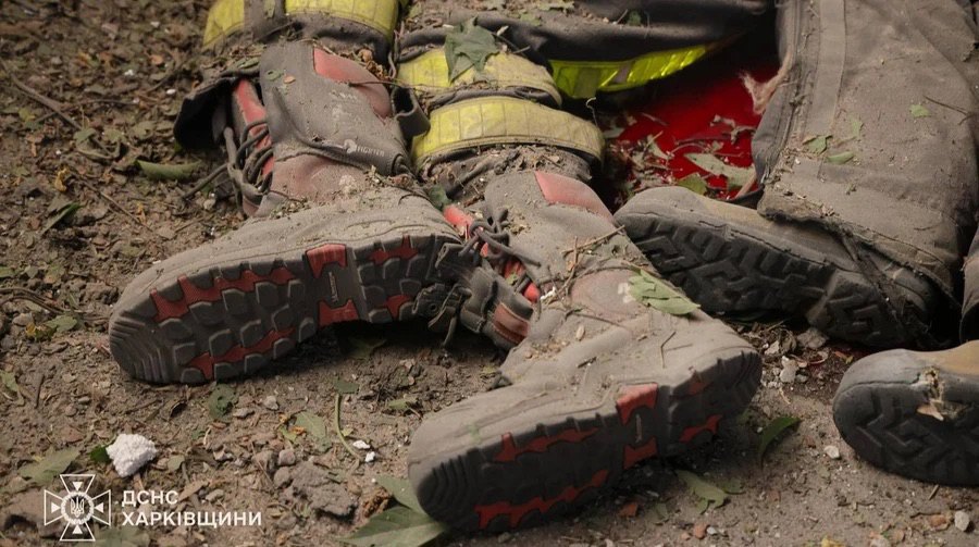 Rescuers killed in secondary Russian strike on Kharkiv