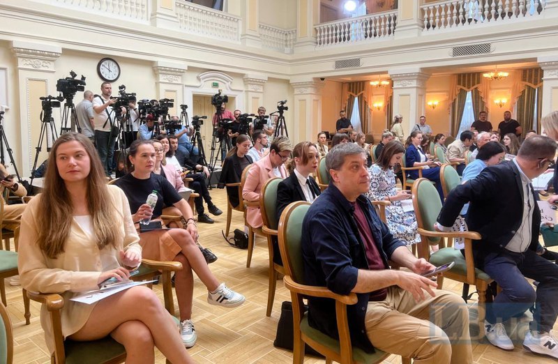 Journalists during the Prime Minister's briefing