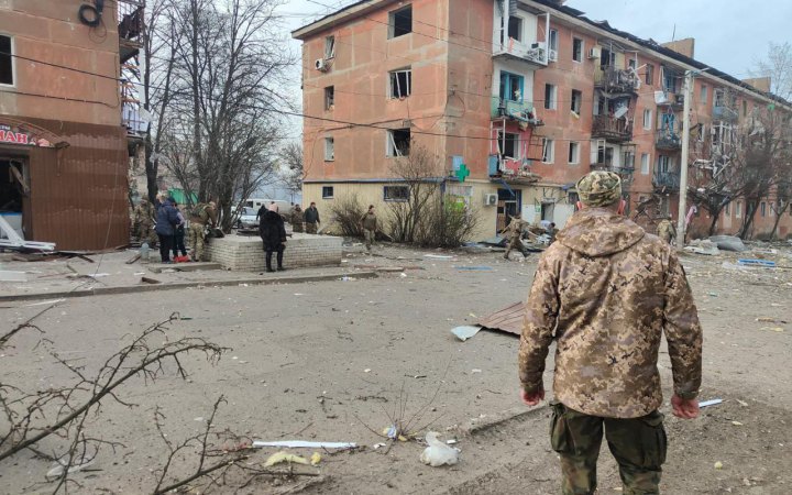 Sixteen injured as Russia drop aerial bomb on Kurakhove
