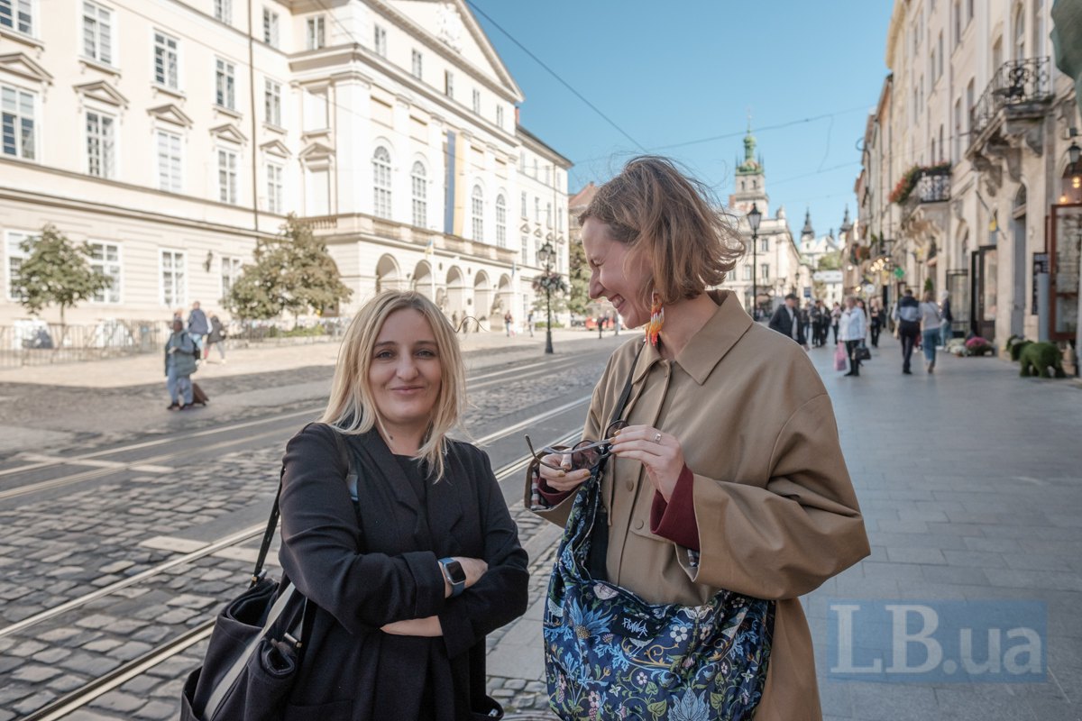 Yuliya Khomchyn and Kateryna Hladka
