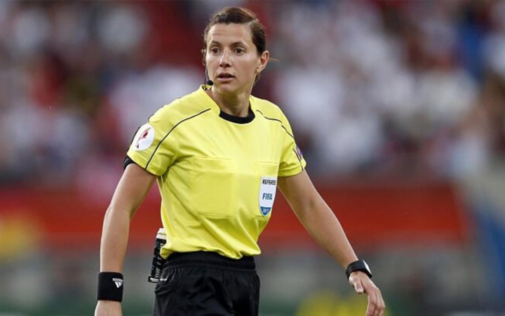 Ukrainian referee Monzul went to the women's Serie A match with the Ukrainian flag