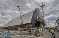 Sliding of protective arch over Chornobyl nuclear plant begins
