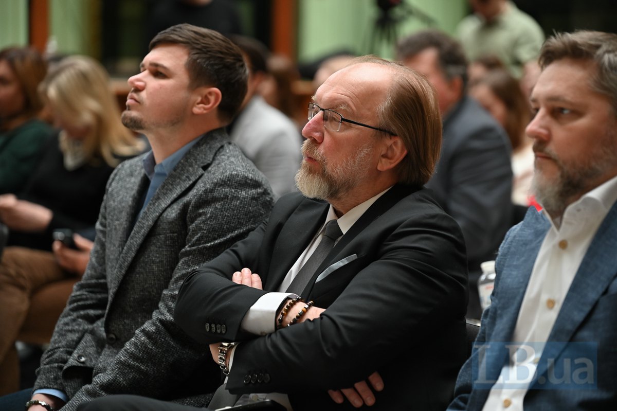 People’s Deputy Rostyslav Tistik, Chamber of Commerce and Industry Head Hennadiy Chyzhykov, and Rodion Morozov, Acting Head of UGB Ukrgasbank (right)