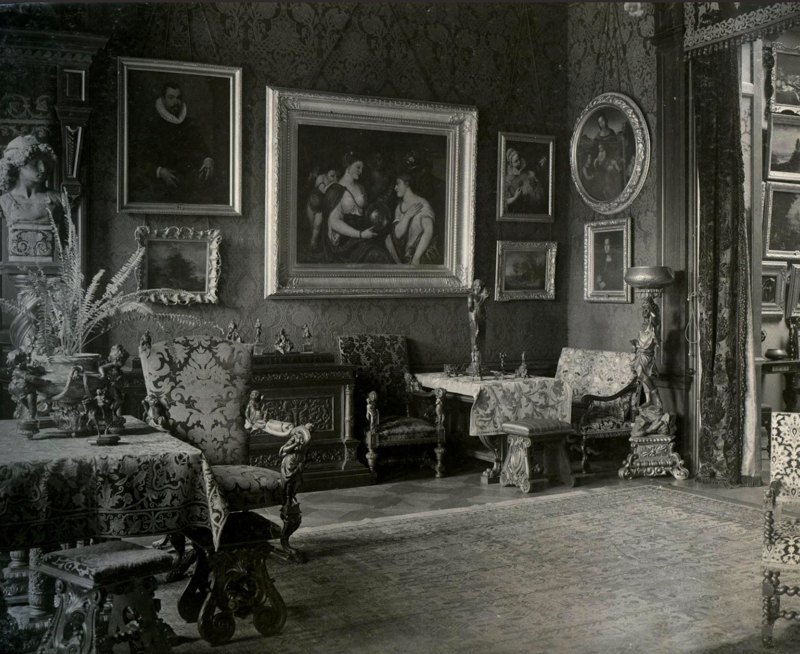 Italian hall of the Khanenko private gallery, early 20th century