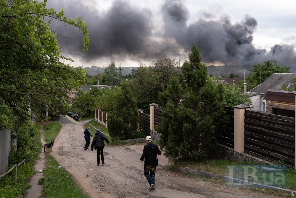 Smoke from the fire after the shelling of Kharkiv on 17 May 2024