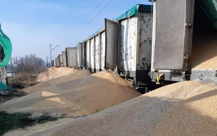 Another act of vandalism in Poland: 160 tonnes of Ukrainian grain dumped from gondola cars