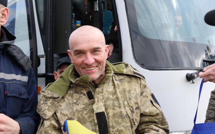 300 servicemen, two civilians return to Ukraine in prisoner exchange