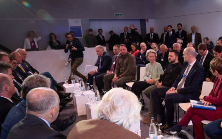 Davos: Zelenskyy tells big business about Ukraine's economic growth, urges investment