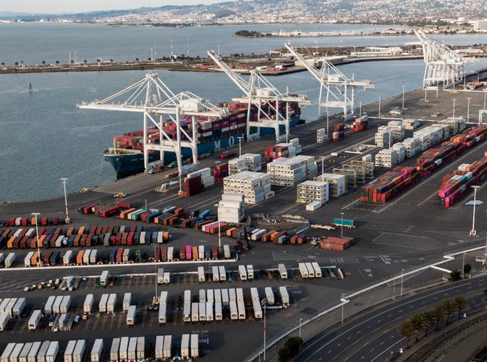Port of Oakland, California, 18 January 2020