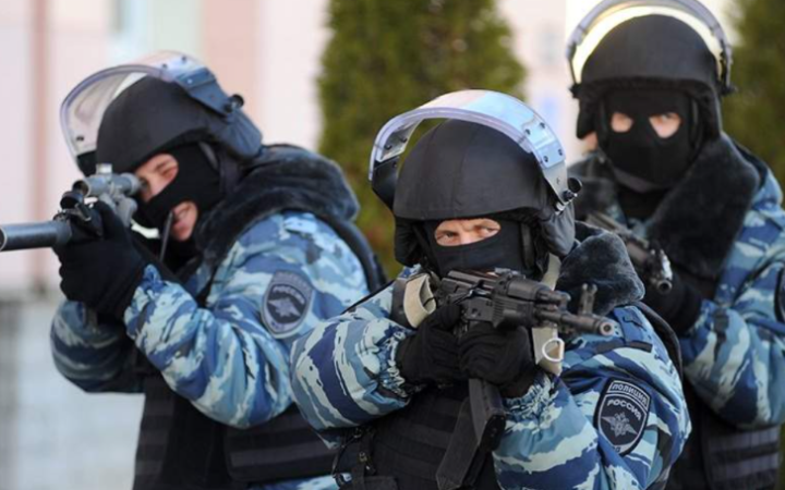 Occupiers bring riot police to occupied Ukrainian south to mobilise men