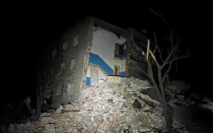 People trapped under rubble after Russians drop bombs on Donbas New York