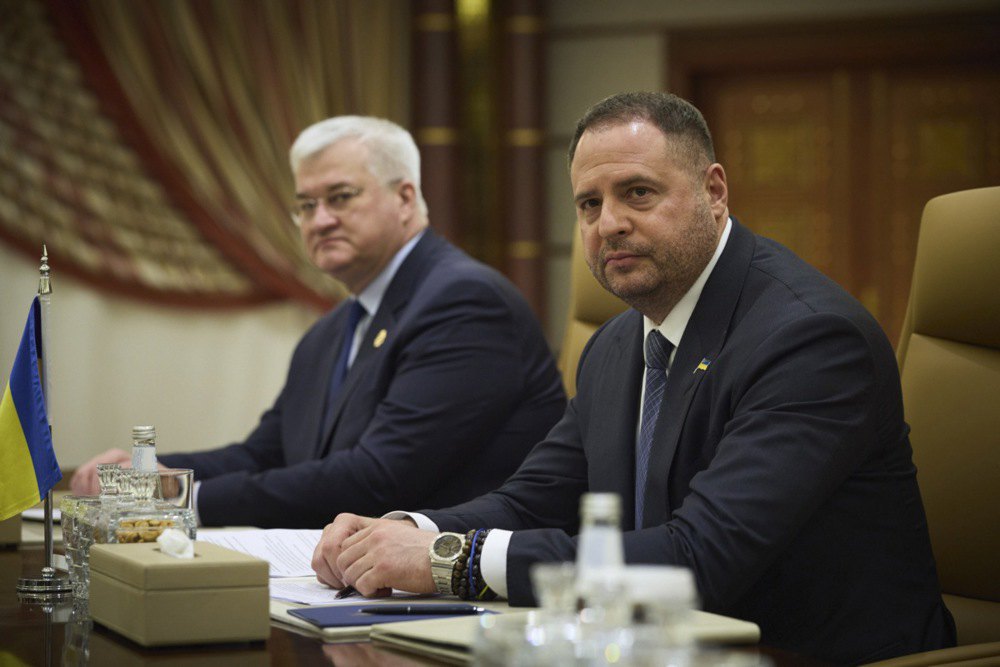 Andriy Yermak, Head of the President's Office, and Andriy Sybiha, Minister of Foreign Affairs, during negotiations