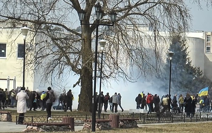 Explosion of a flash grenade during a rally of Slavutych citizens
