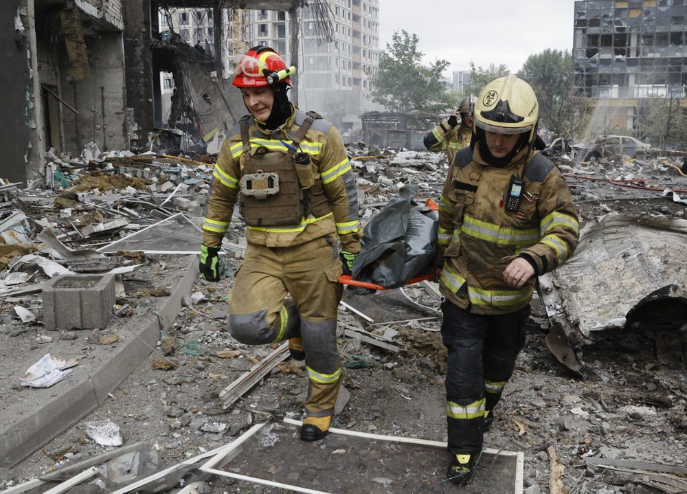  Rescue operation at the site of the shelling in Kyiv, 6 July 2026