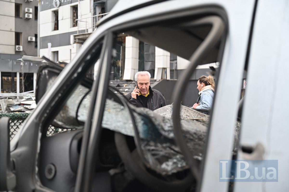 Consequences of hitting a high-rise building in the Podilskyy district of Kyiv, 16 April, 2026