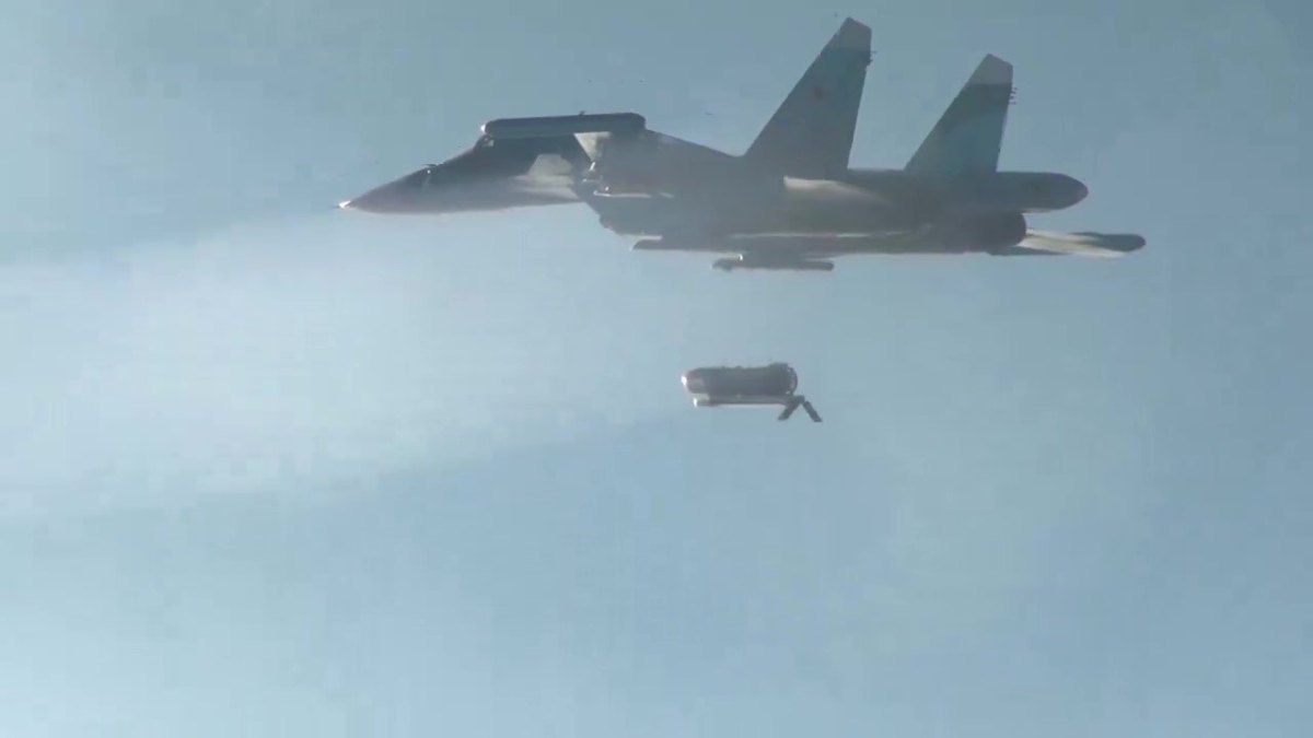 Ejection of the FAB-3000 UMPK from a Su-34