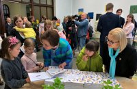 Ukrainian embassy says first bilingual alphabet for refugee children presented in Riga