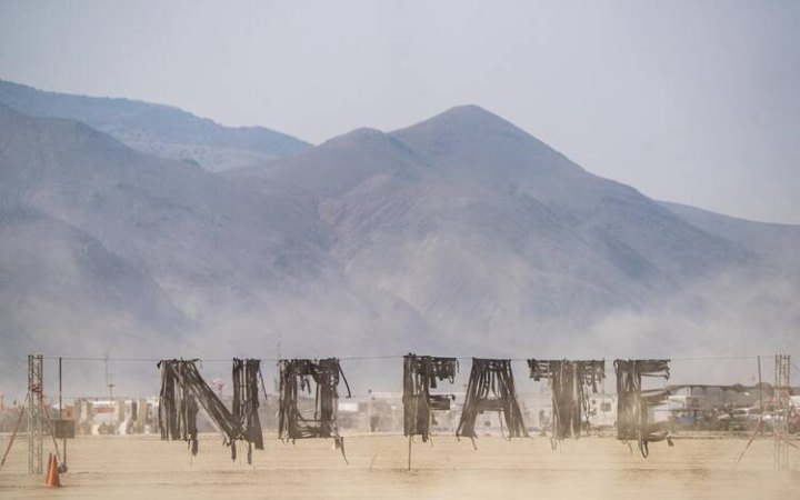 Ukrainian team rebuilds Burning Man installation after storm with message ‘No Fate’