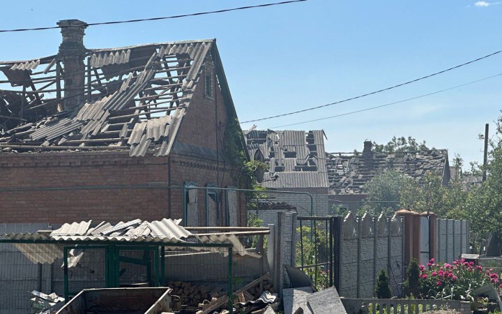 Russians drop 1.5-ton bomb on Donetsk Region city, children among injured