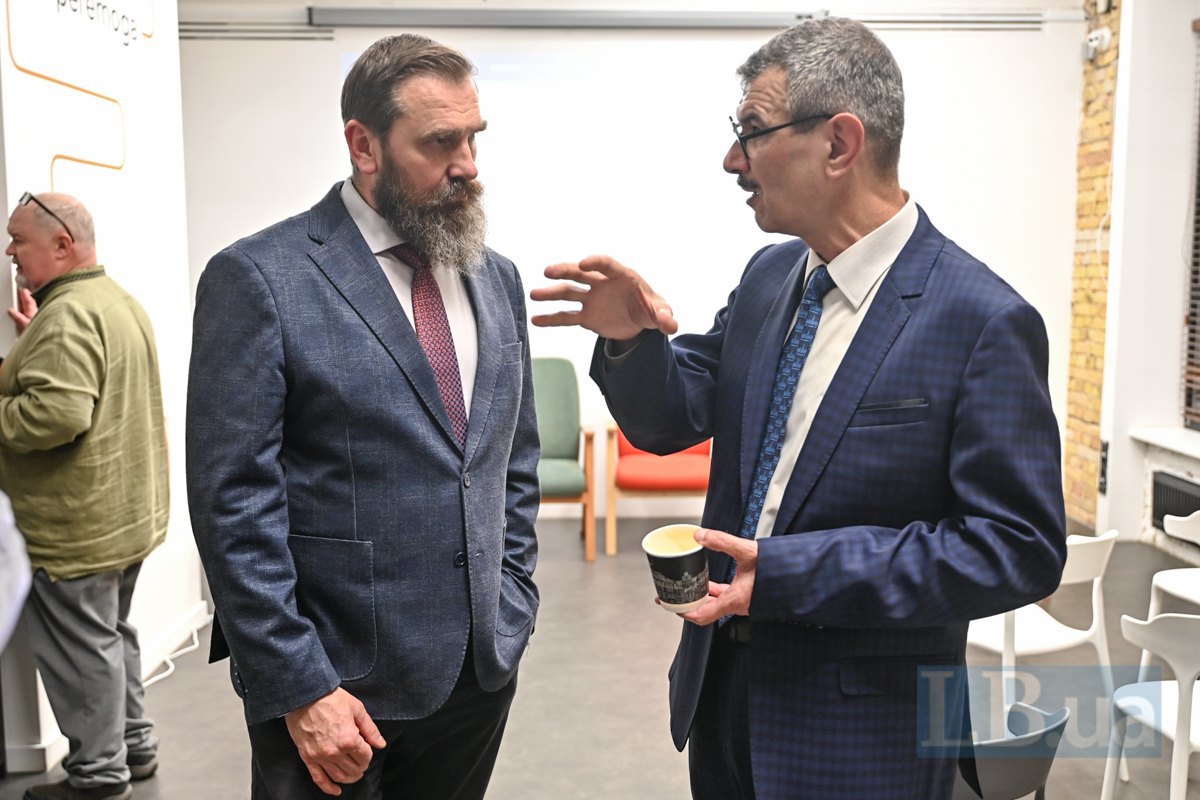  Minister of Education and Science of Ukraine Oksen Lisovyy and Rector of the University of Customs and Finance Dmytro Bocharov