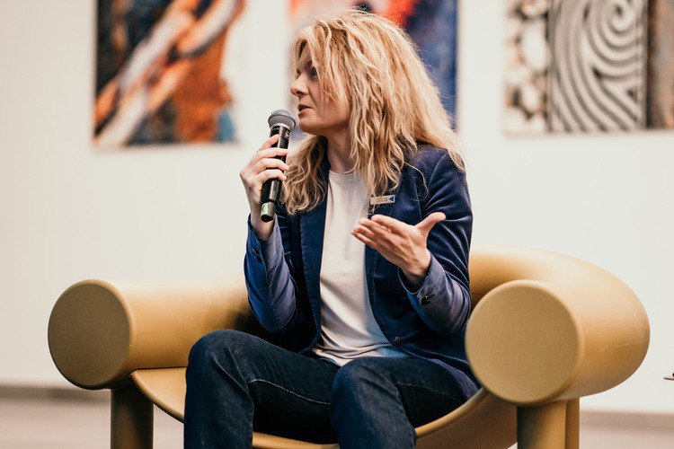 Editor Oksana Forostyna