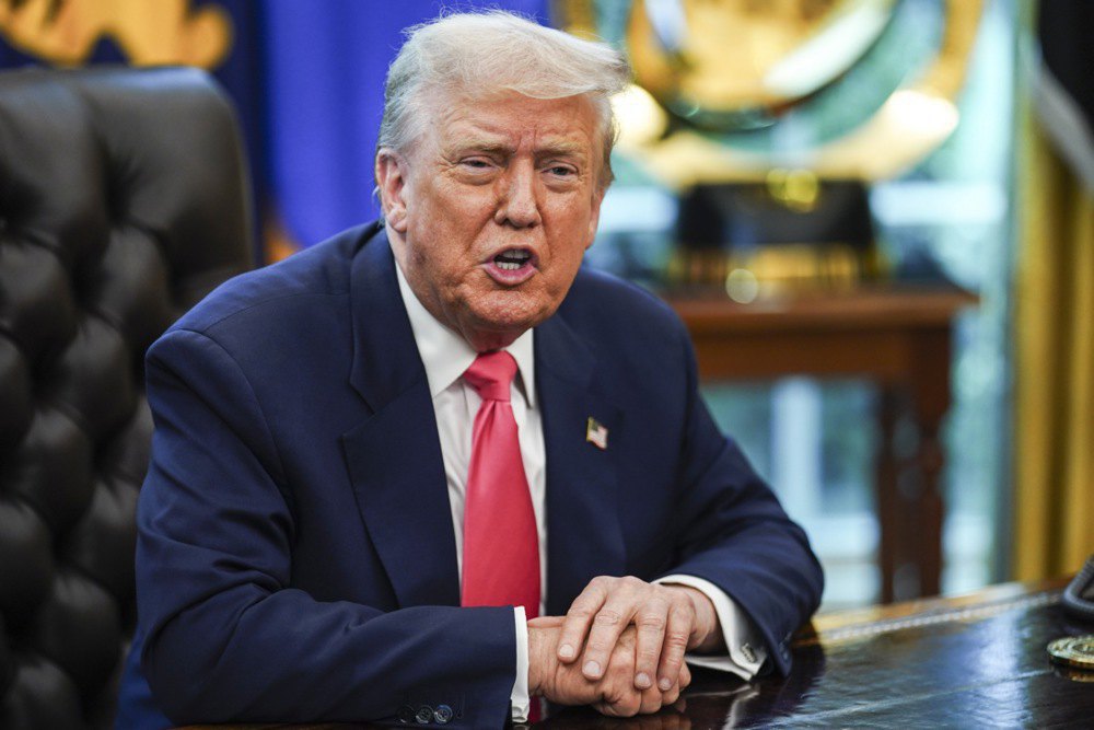 U.S. President Donald Trump speaks at the Oval Office of the White House, Washington, 14 August, 2025.
