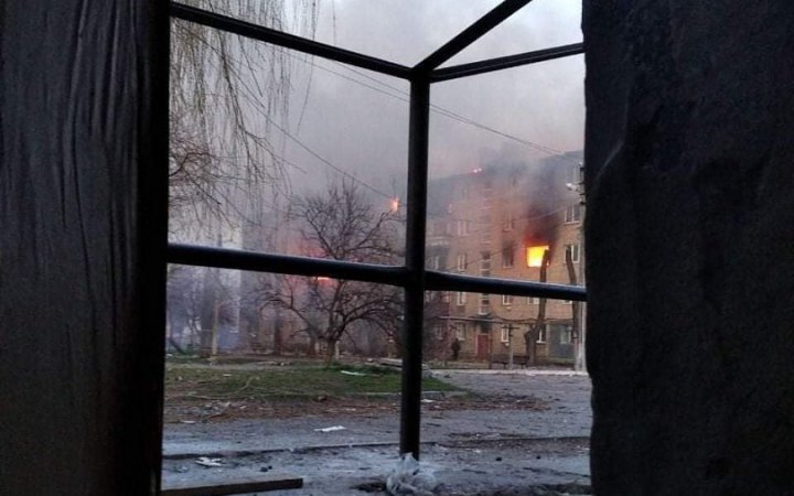 Russians continue to destroy residential buildings in Luhansk Region