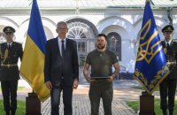 Ukrainian president accepts credentials from six new ambassadors