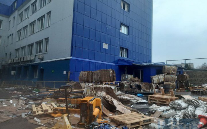 The russians partially destroyed and looted the chocolate factory in Trostyanets.