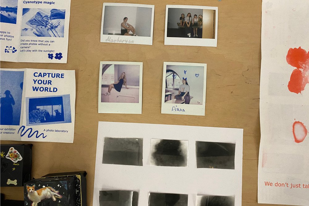  works by participants in the Jest sind wir mal dran! project 