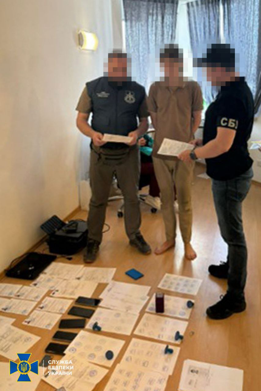 Forms of false documents found on the detainees