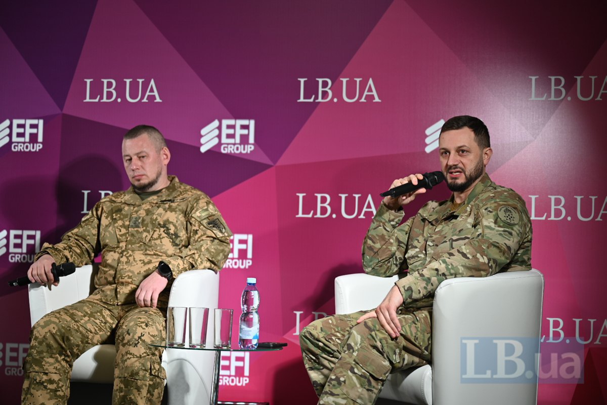 Deputy head of the OPU Pavlo Palisa and commander of the Khartiya corps Ihor Obolyenskyy (right)