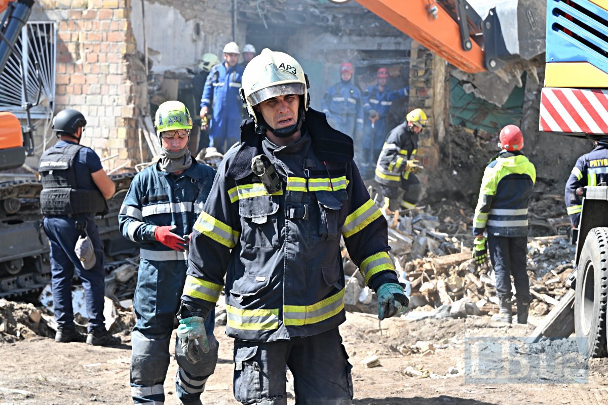 At the site of the strike on a five-story building in the Darnytskyy district of Kyiv.