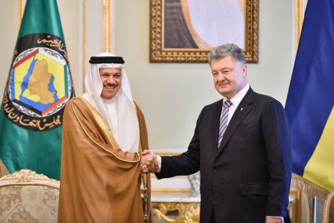 Poroshenko urges Gulf states to step up support of Crimean Tatars