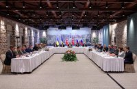 Zelenskyy: Russia Still Demands Troop Withdrawal From Donbas as U.S. Floats Ceasefire and Buffer Zone