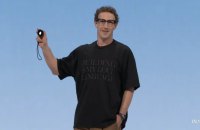 Mark Zuckerberg Unveils Smart Glasses and Portable AI Device