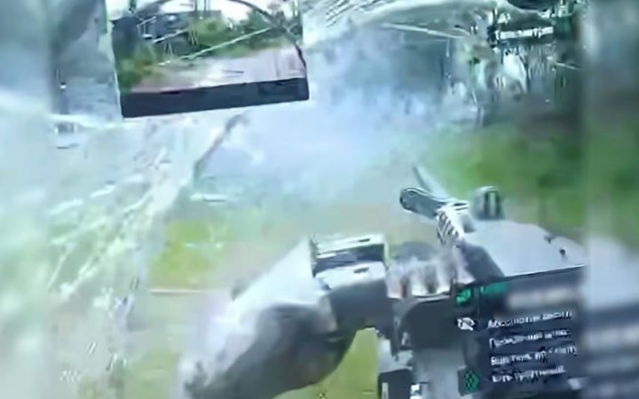 Ukrainian military shows how they destroyed a Russian position using a UGV
