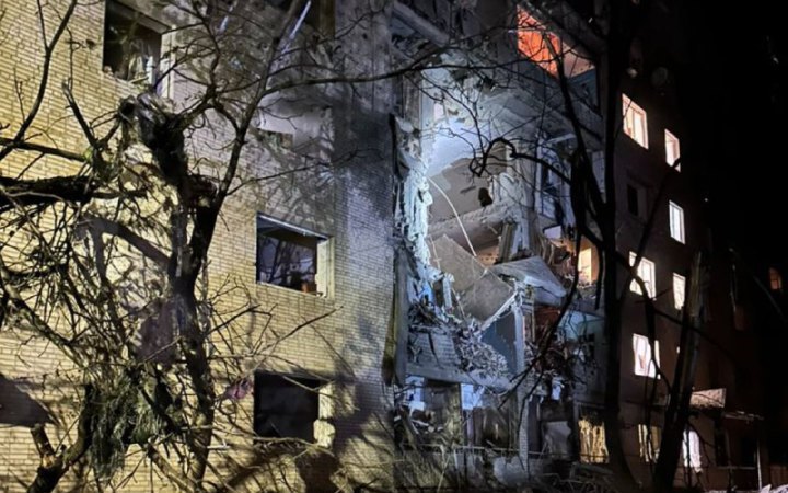 Russians Strike Sumy With Guided Bombs, Hitting Apartment Block