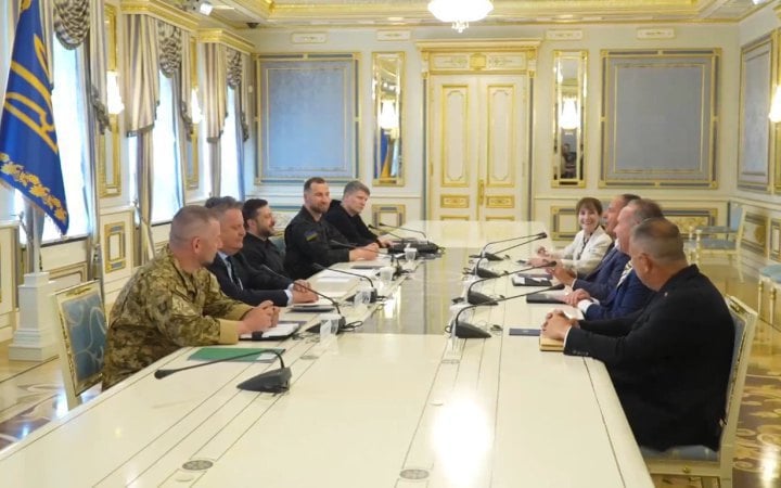 Zelenskyy meets Raytheon Vice President as Ukraine prepares to produce Patriot interceptors