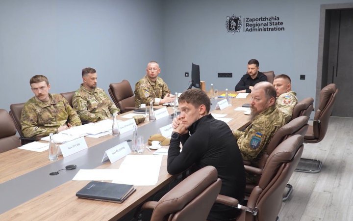 Zelensky Holds Meeting on Defence Operations on Key Front-Line Directions