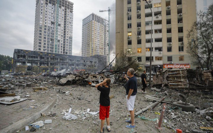 Russia attacks Kyiv with missiles and drones, killing civilians and injuring more than 50 people