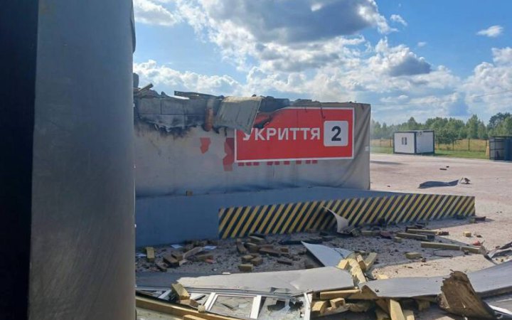 Russians strike residential buildings, energy facilities and logistics terminal in Chernihiv Region